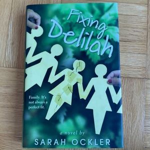 ☀️2/$15☀️ Fixing Delilah book